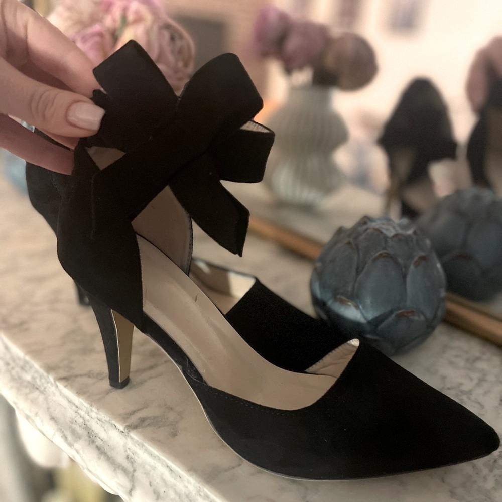 Elegance black faux suede heels
